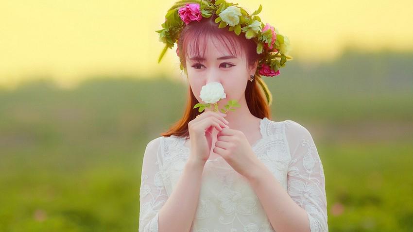 脸蛋纯情的白嫩小美女图片图片