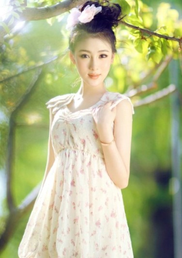 清纯美女清新田园风舒适畅意写真图片图片