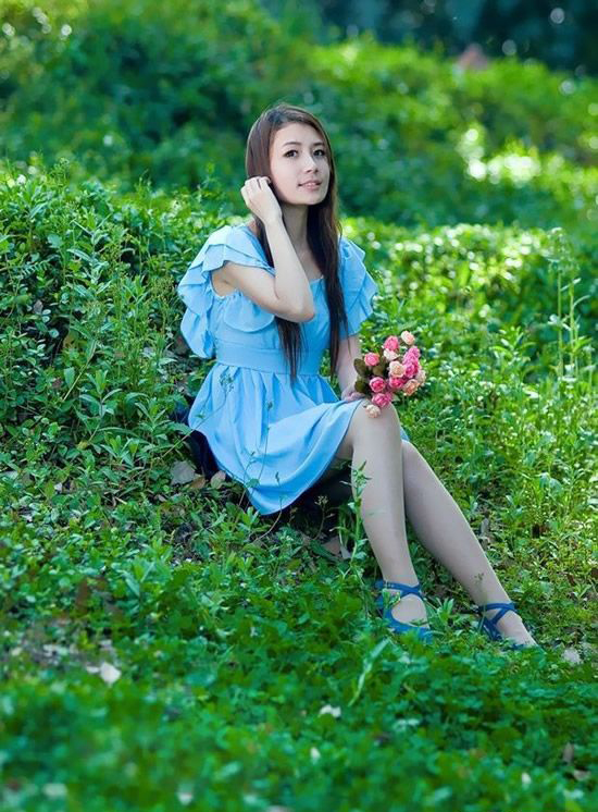 娇嫩温柔女孩清新写真图片