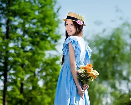 娇嫩温柔女孩清新写真图片