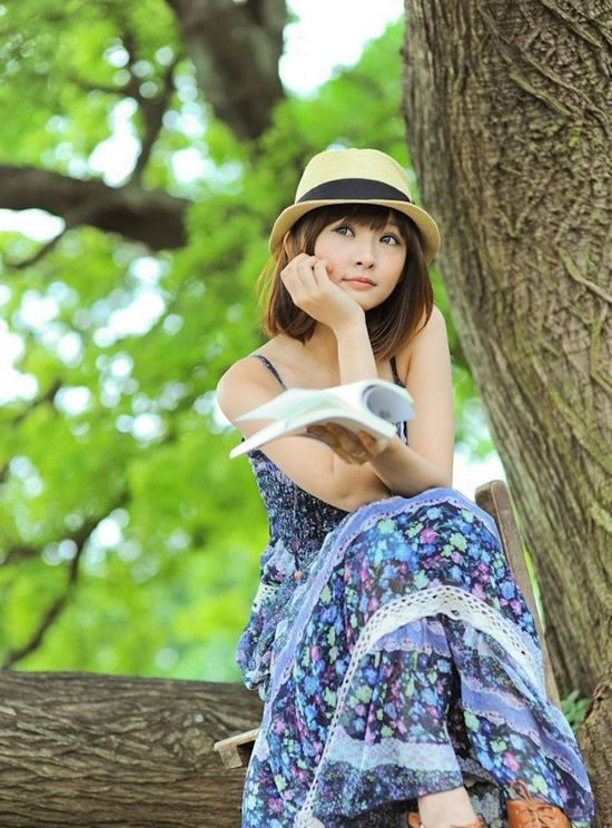 娇嫩温柔女孩清新写真图片