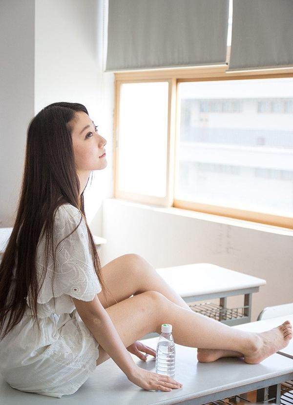 娇嫩温柔女孩清新写真图片