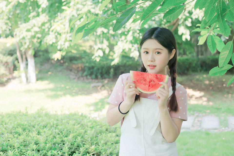 美女湿身图片
