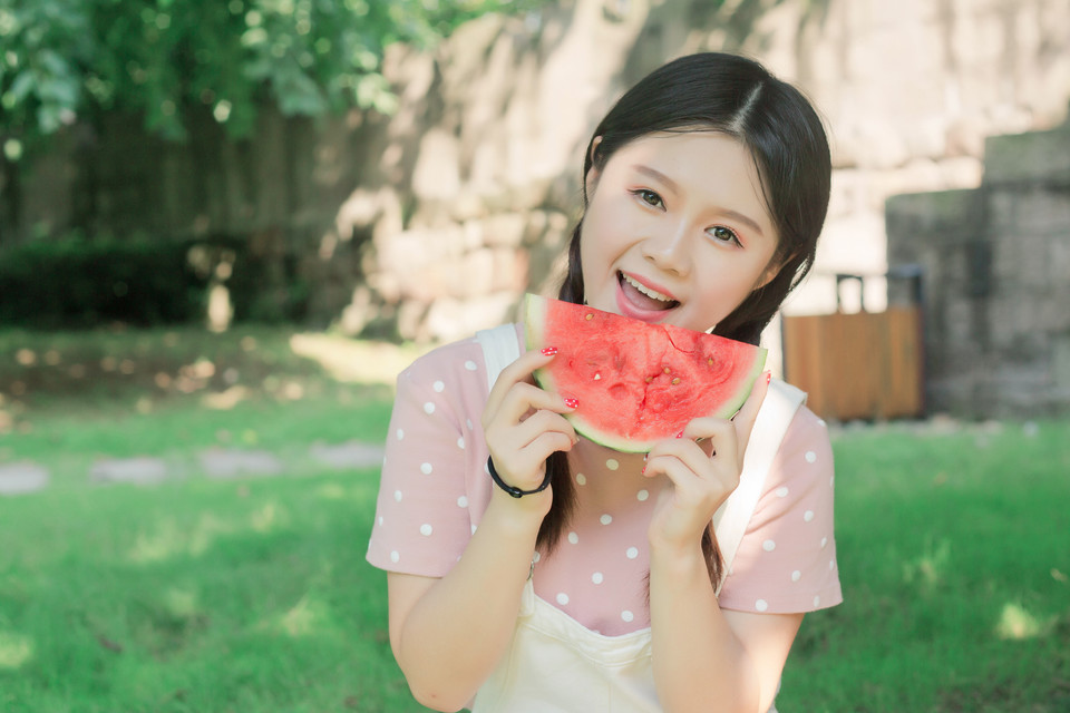 美女湿身图片