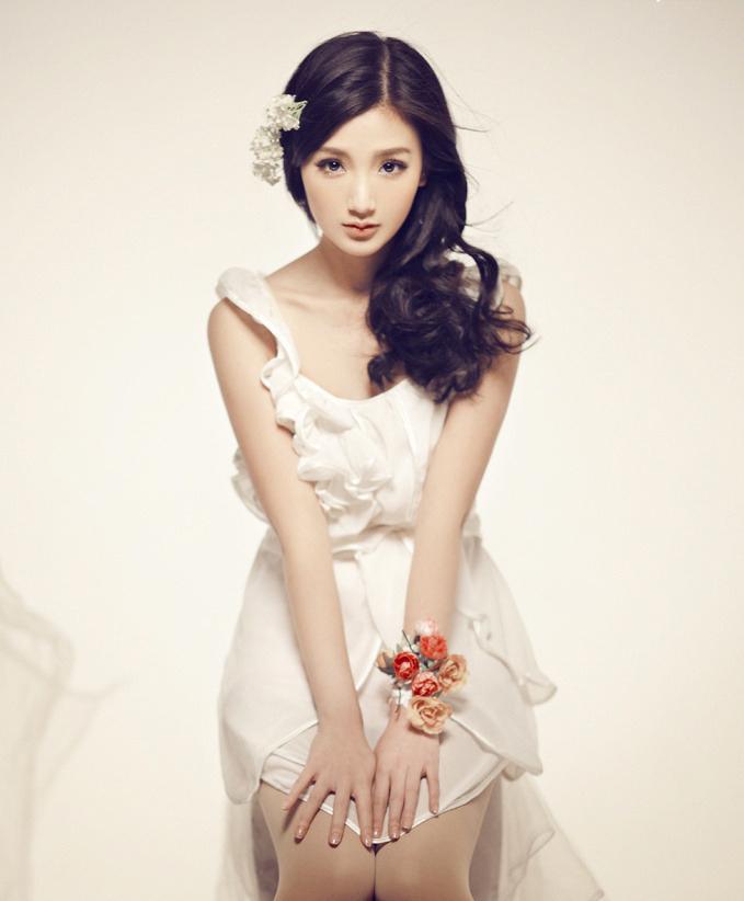 极品美女馨雅Adela性感睡裙写真图图片