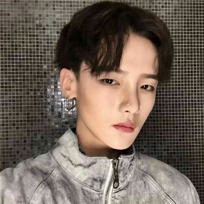 情侣头像：风一样的男子和女子图片图片