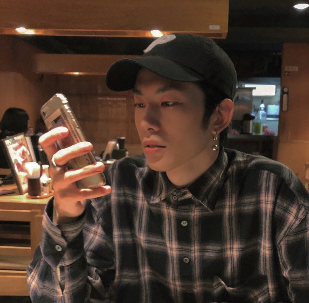 EXO长腿男神日韩明星桌面壁纸图片