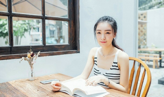 清纯少女唯美长腿写真图片