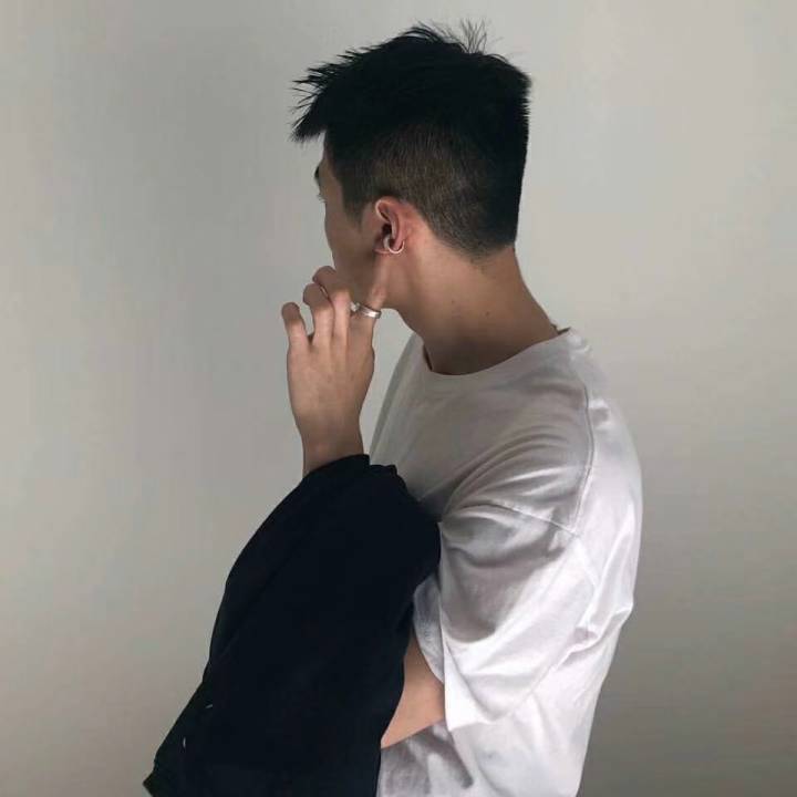 情侣头像：风一样的男子和女子图片图片