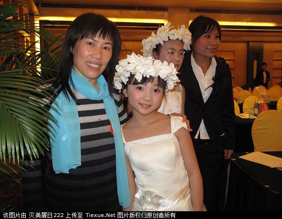 高清陕西省延安美女F杯潘春春蕾丝裙呼之欲出图片