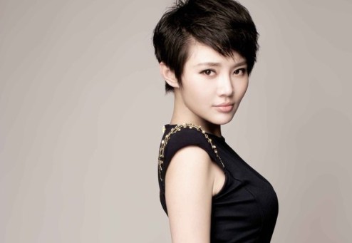 性感女星徐冬冬拍写真 尽显别样气质图片