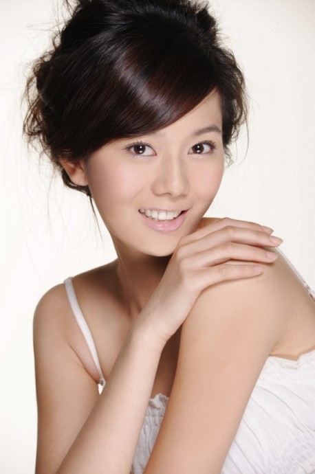 中国大陆四川省成都女演员彭杨时尚休闲机场照图片图片