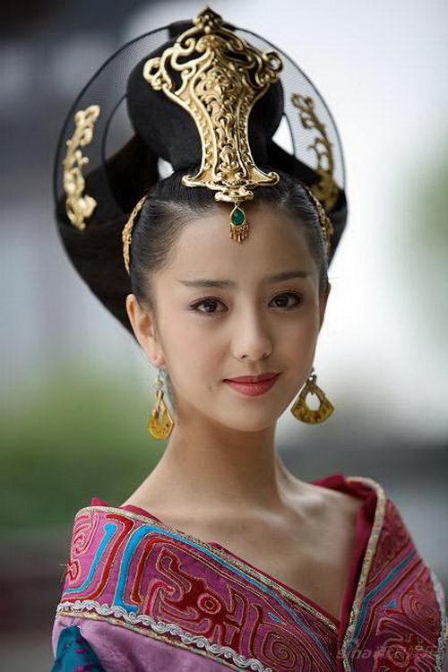 高清中国内地新疆伊犁影视女演员佟丽娅性感妩媚写真图片图片