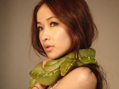 华语人气女歌手小天后萧亚轩性感写真图片