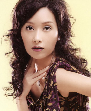 华语影视上海女演员杨恭如香车美女沙漠写真图片图片