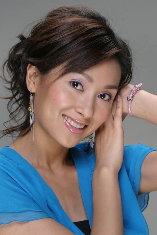 华语影视上海女演员杨恭如香车美女沙漠写真图片图片
