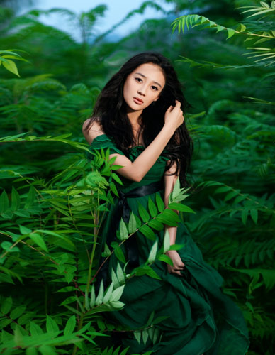 袁姗姗化身足球宝贝 好身材展露无遗图片