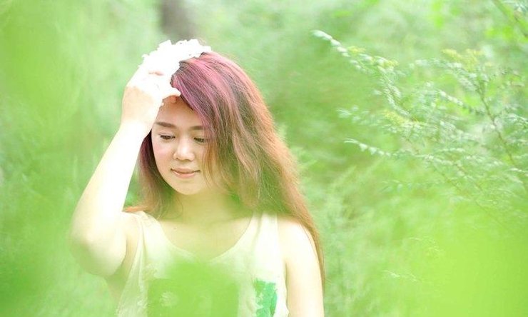 美女宾馆脱衣写真诱惑图片