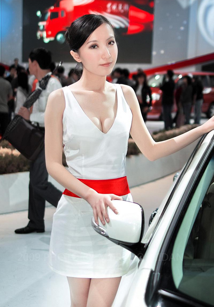 车模女兵装束性感威武写真图片