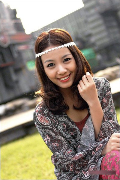 美女何静图片