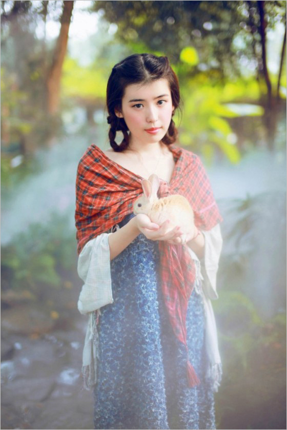 美女何静图片