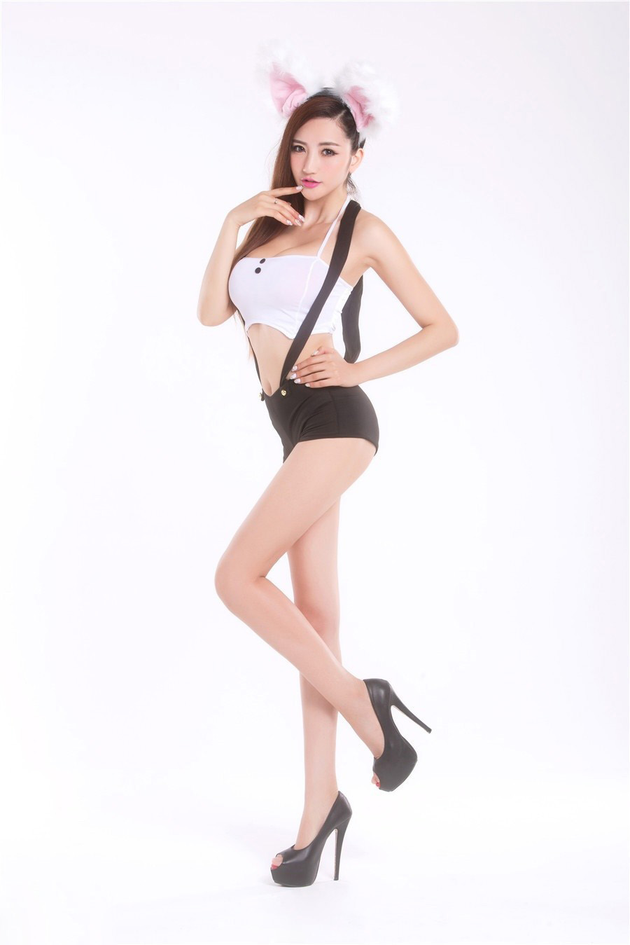日本千叶女歌手铃木爱理桌面壁纸之清纯户外写真图片