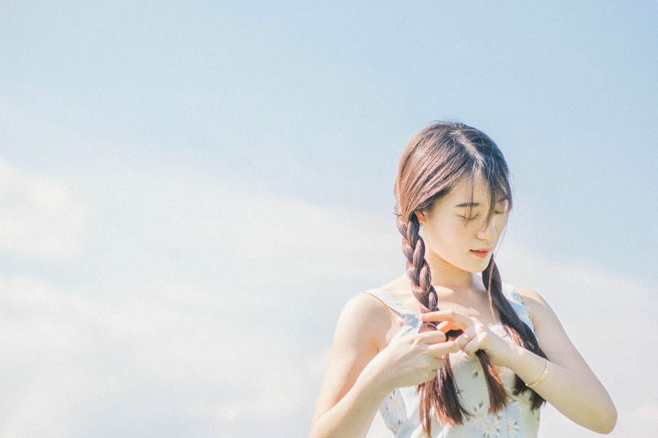 美女何静图片