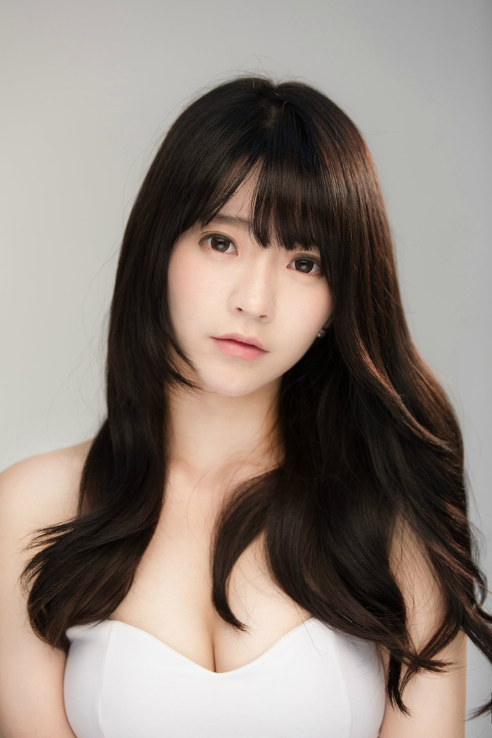 洛天依金丝雀可爱萝莉丝袜美腿Cosplay写真图片