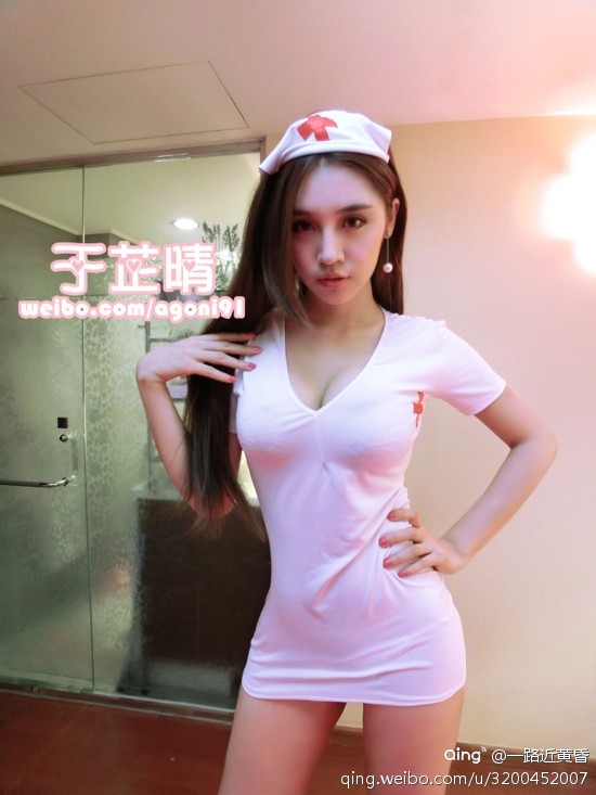 卡哇伊女孩装扮甜美性感小护士图片
