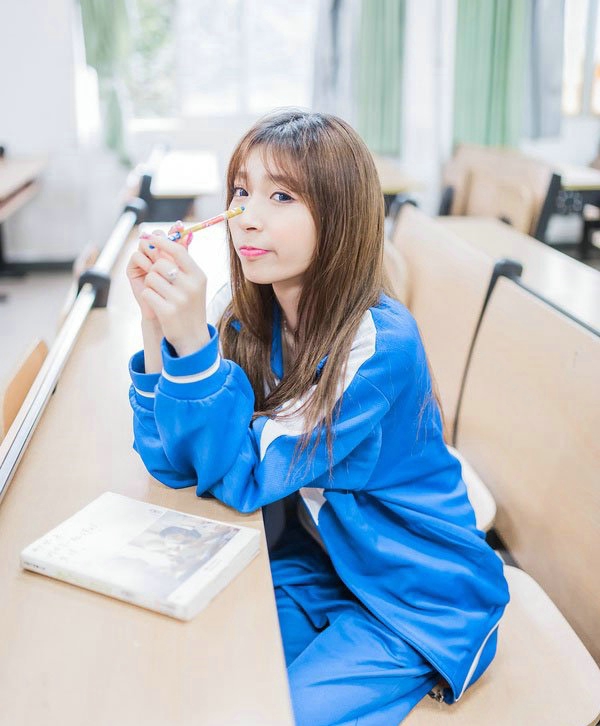 极品教师杉原杏璃诱人美图图片
