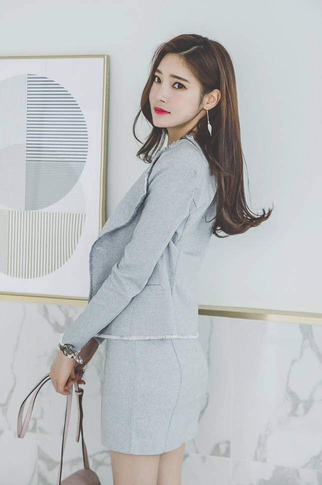 脸蛋纯情的白嫩小美女图片图片