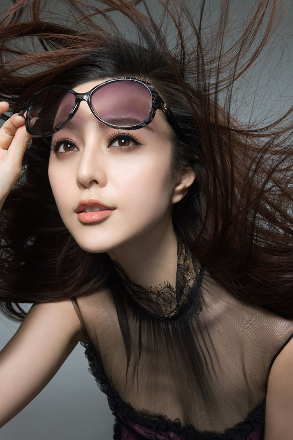 赵丽颖性感露肩写真手机壁纸图片