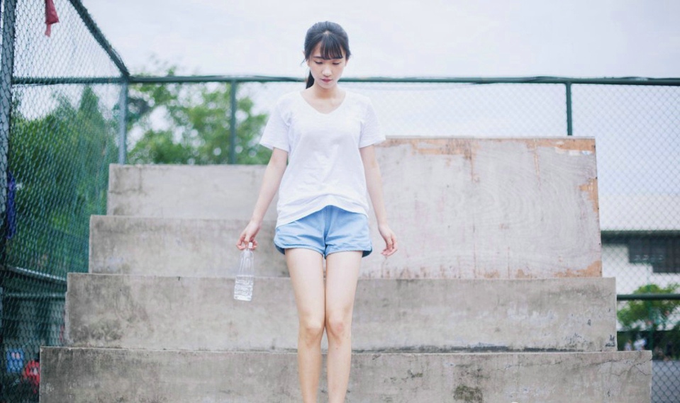 粉红兔女郎图片