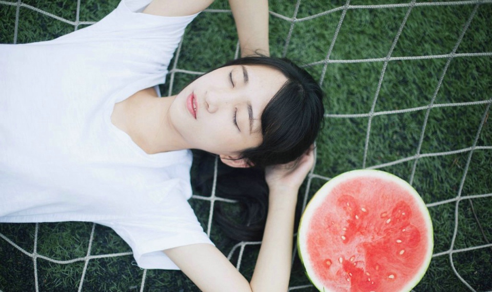 粉红兔女郎图片