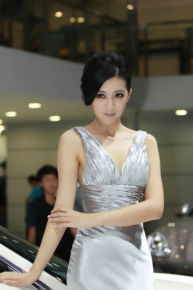 车模刚小希S身材性感大片图片