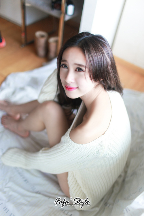 性感粉红小短裙 90后mm诱惑甜美私房写真图片