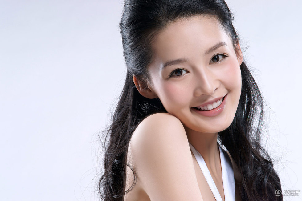 大眼睛美女图片