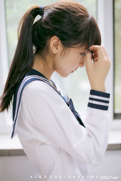 校园清纯小MM 可爱校服短萌妹子校园写真图片