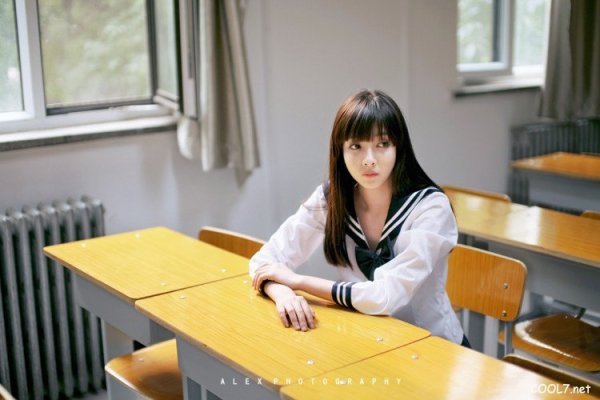 校园清纯小MM 可爱校服短萌妹子校园写真图片