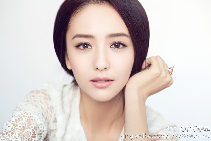 高清中国内地新疆伊犁影视女演员佟丽娅性感妩媚写真图片图片