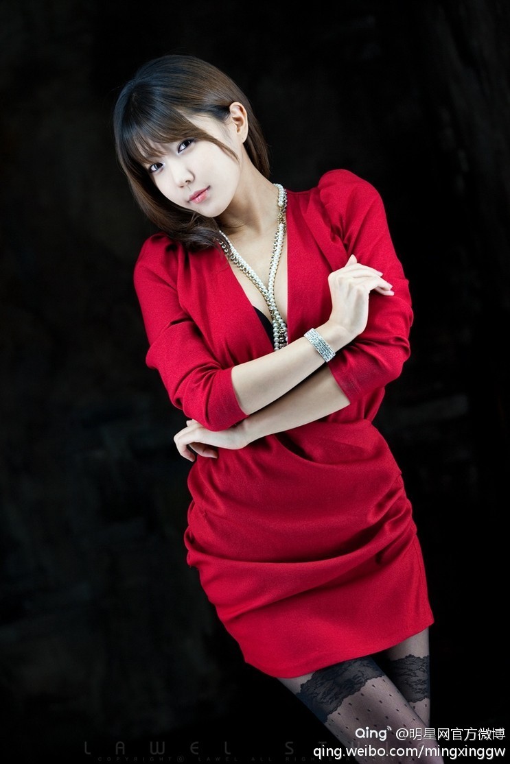 欧美性感美女脱衣秀 丝袜性感美腿图片