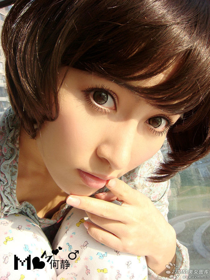 大眼睛美女图片