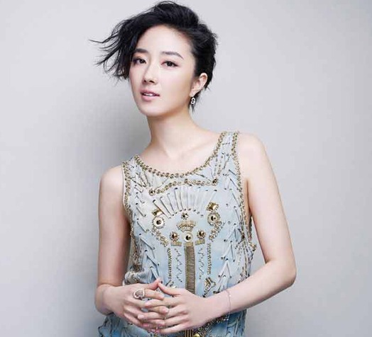 中国台湾影视女演员桂纶镁中性气质风时尚写真图片