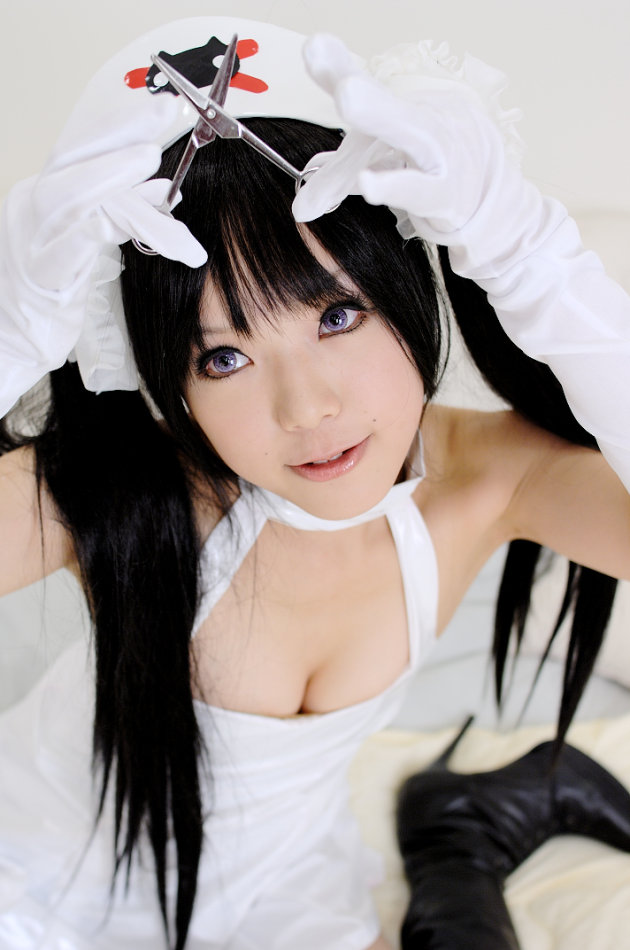 嫩白美女KIPI性感小护士cosplay图片