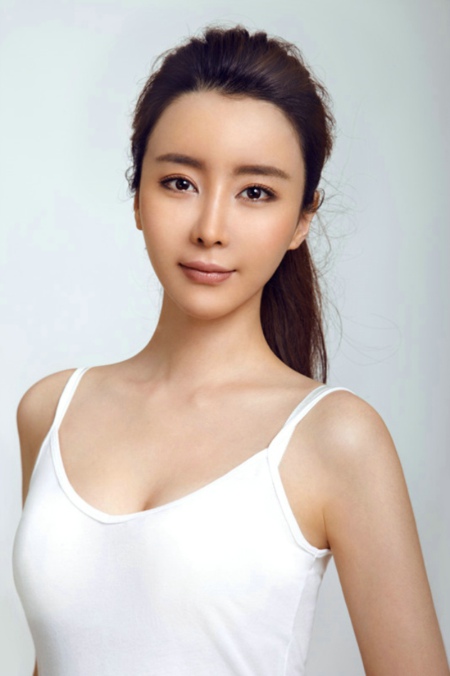 孙雅面若春桃含羞待放内心纯净宛如璞玉图片