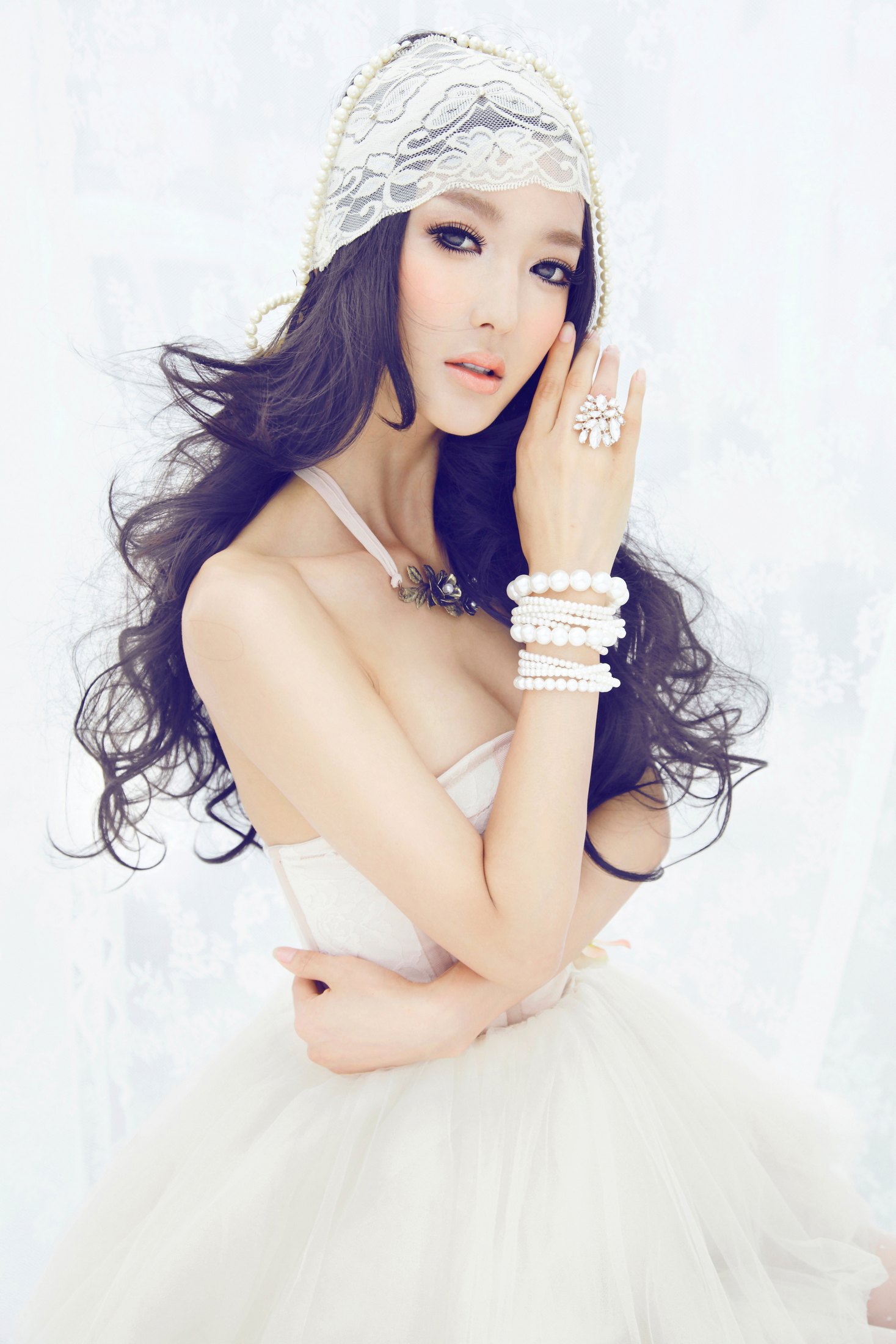 高清中国内地美女皮衣诱惑性感李颖芝机车造型帅气迷人车模美女图图片