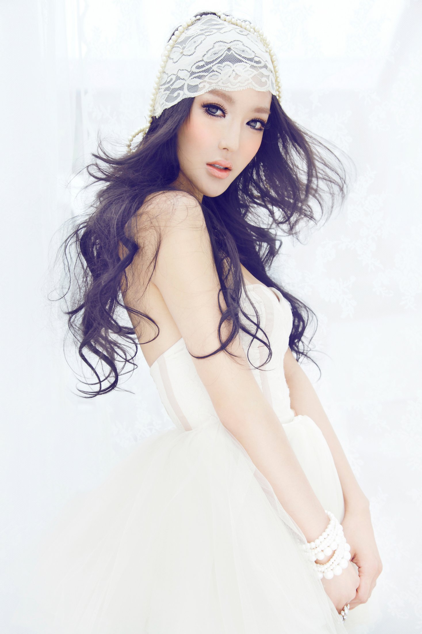 高清中国内地美女皮衣诱惑性感李颖芝机车造型帅气迷人车模美女图图片