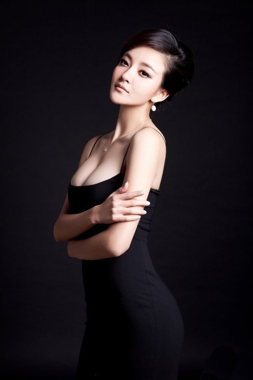 中国湖南衡阳女演员刘雨欣活力清纯俏皮写真高清图片图片