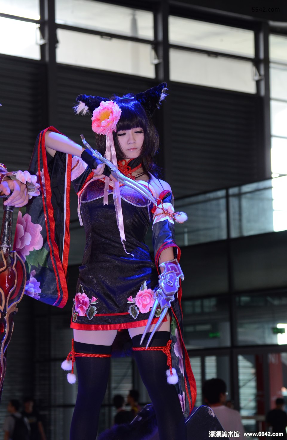 动漫人物cosplay冷艳的表情图片