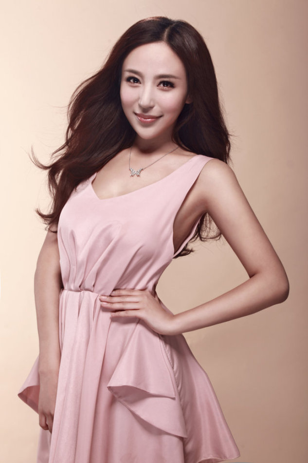 网红美女王曼妮性感旅拍写真图片图片